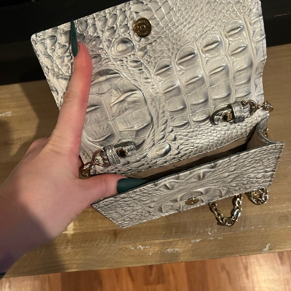 Brahmin crossbody✨ sparkle and crocodile 🐊 skin this bag is a show-stopping 💕